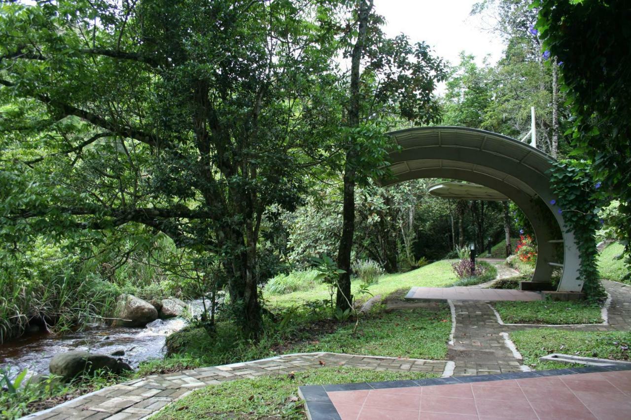 Taman Simalem Resort Tongging Buitenkant foto